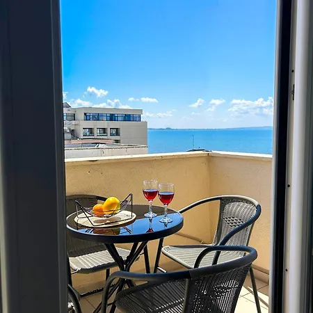 Appartamento Azure Haven Residences
